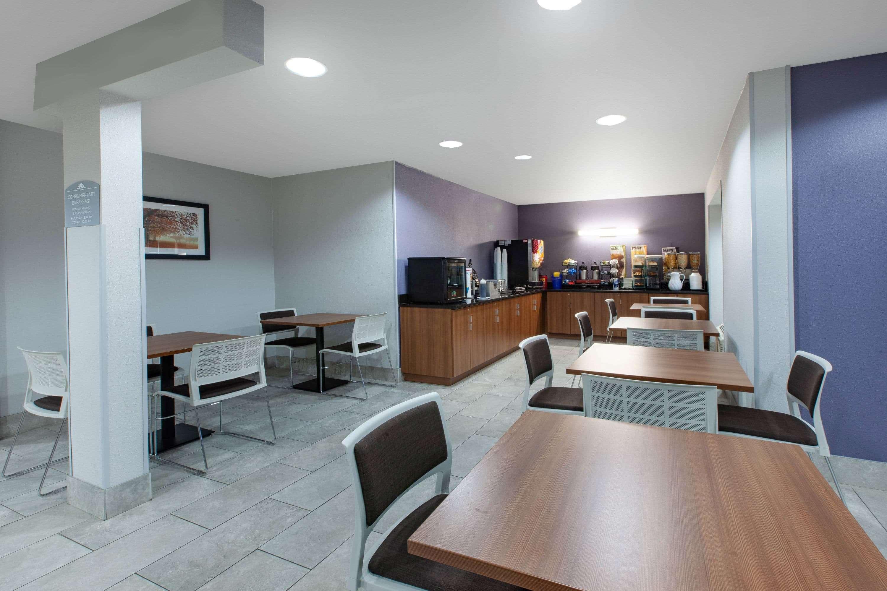 Microtel Inn & Suites By Wyndham Pittsburgh Airport Robinson Township Exterior foto