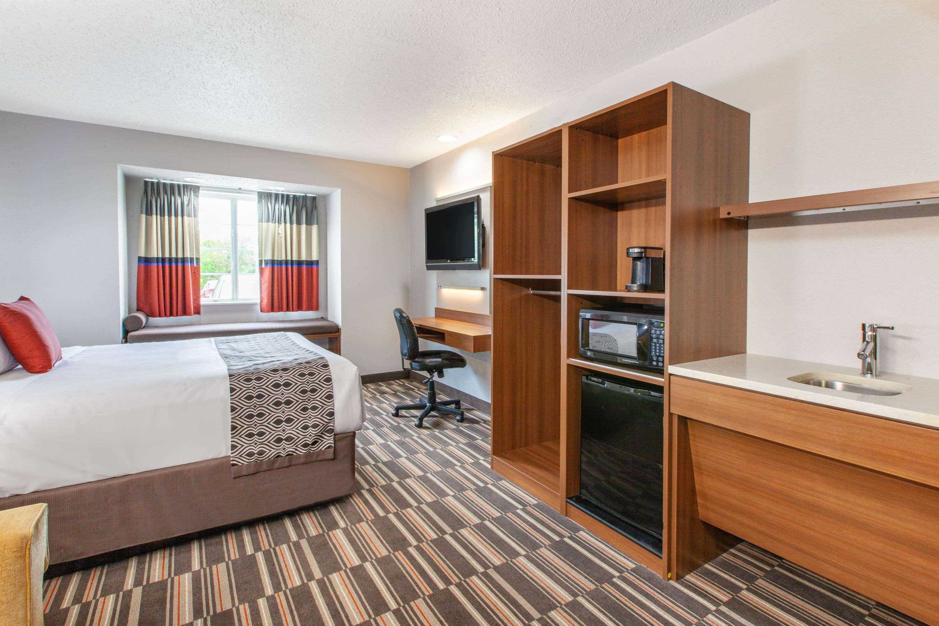 Microtel Inn & Suites By Wyndham Pittsburgh Airport Robinson Township Exterior foto