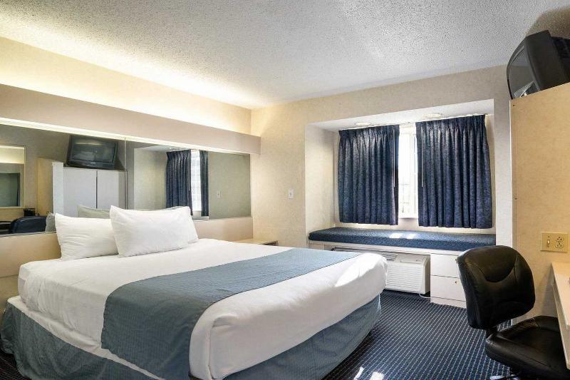 Microtel Inn & Suites By Wyndham Pittsburgh Airport Robinson Township Exterior foto