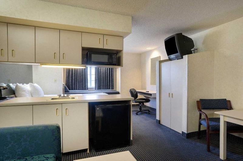 Microtel Inn & Suites By Wyndham Pittsburgh Airport Robinson Township Exterior foto