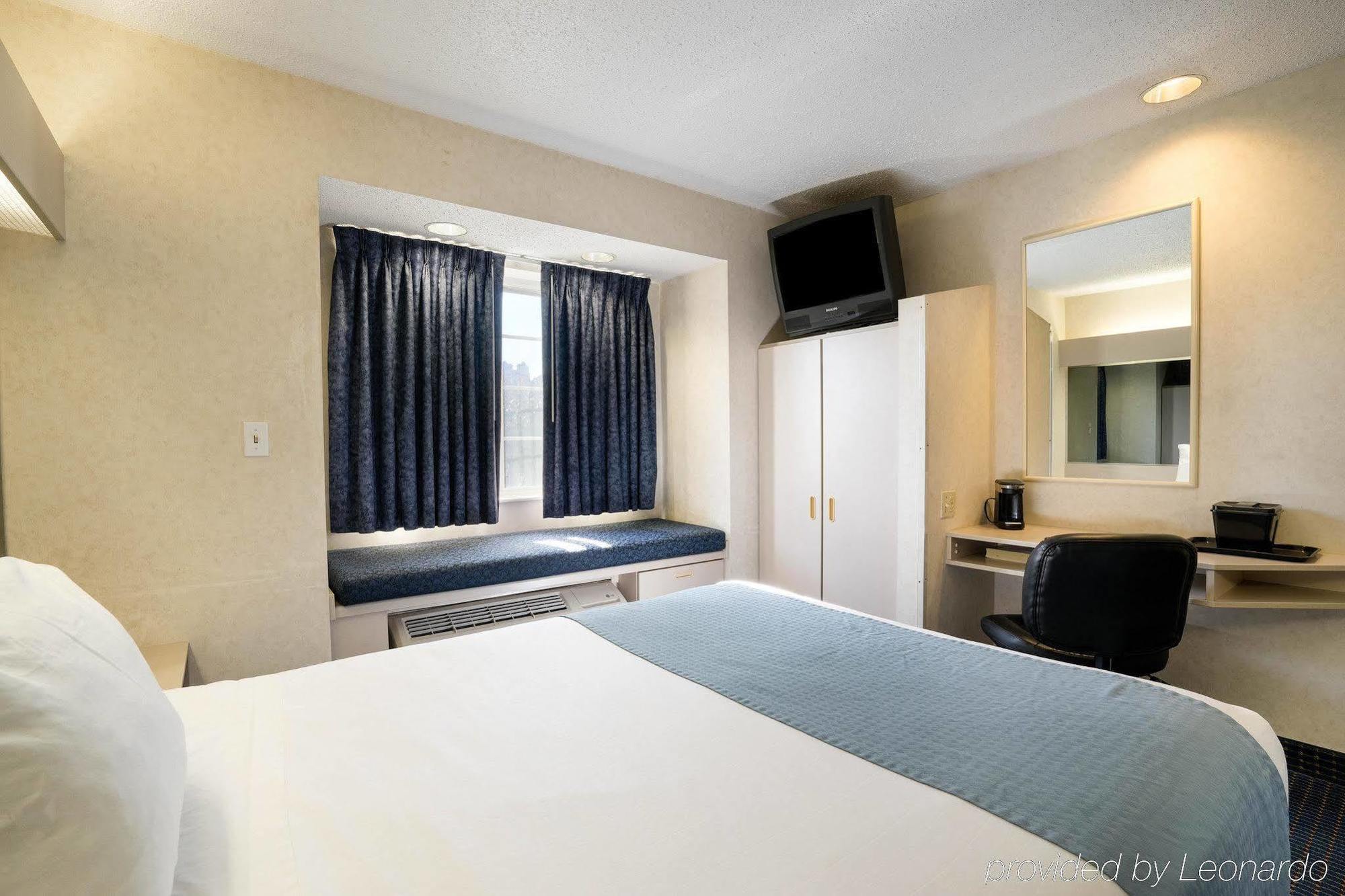 Microtel Inn & Suites By Wyndham Pittsburgh Airport Robinson Township Exterior foto