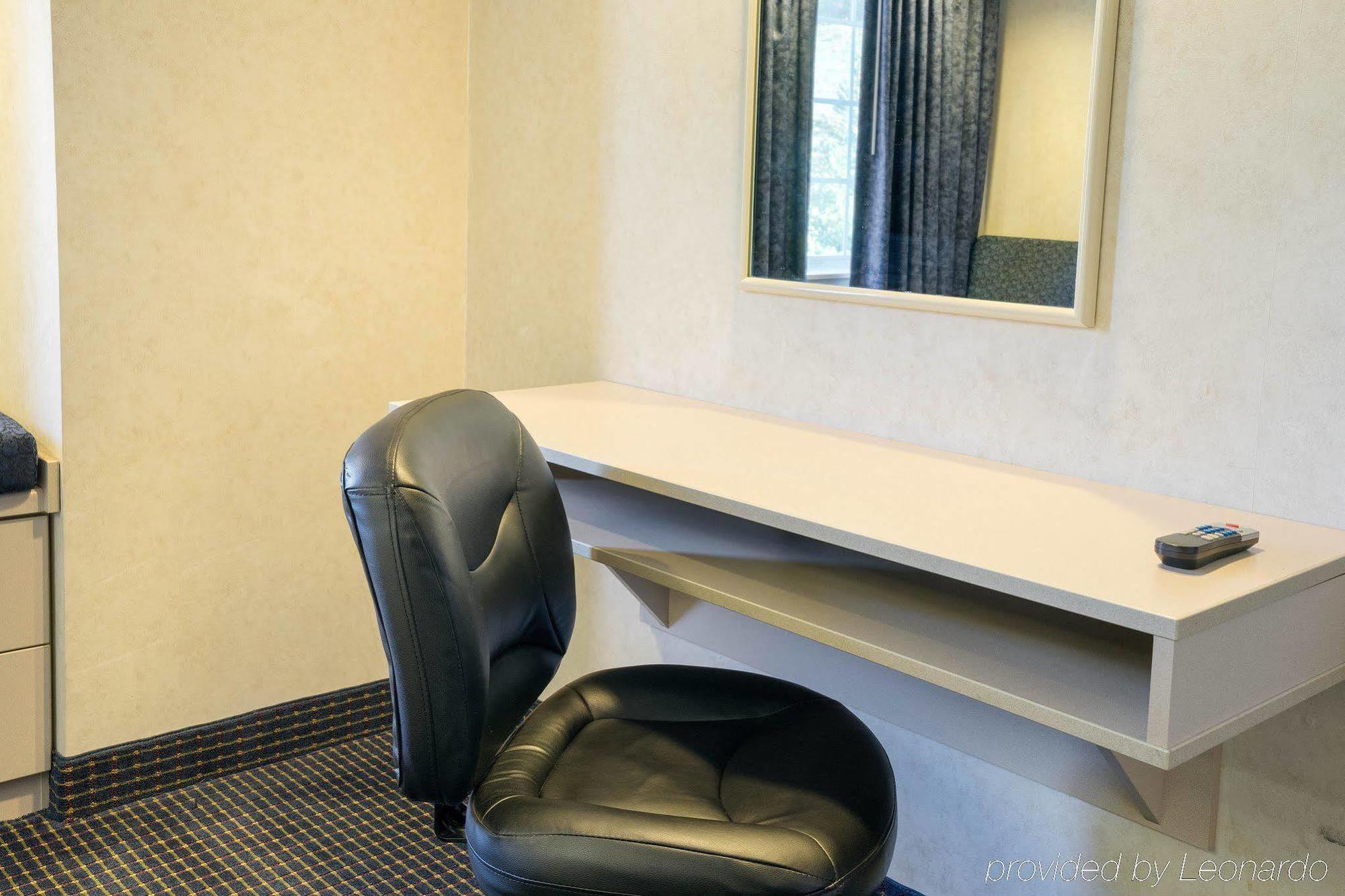 Microtel Inn & Suites By Wyndham Pittsburgh Airport Robinson Township Exterior foto