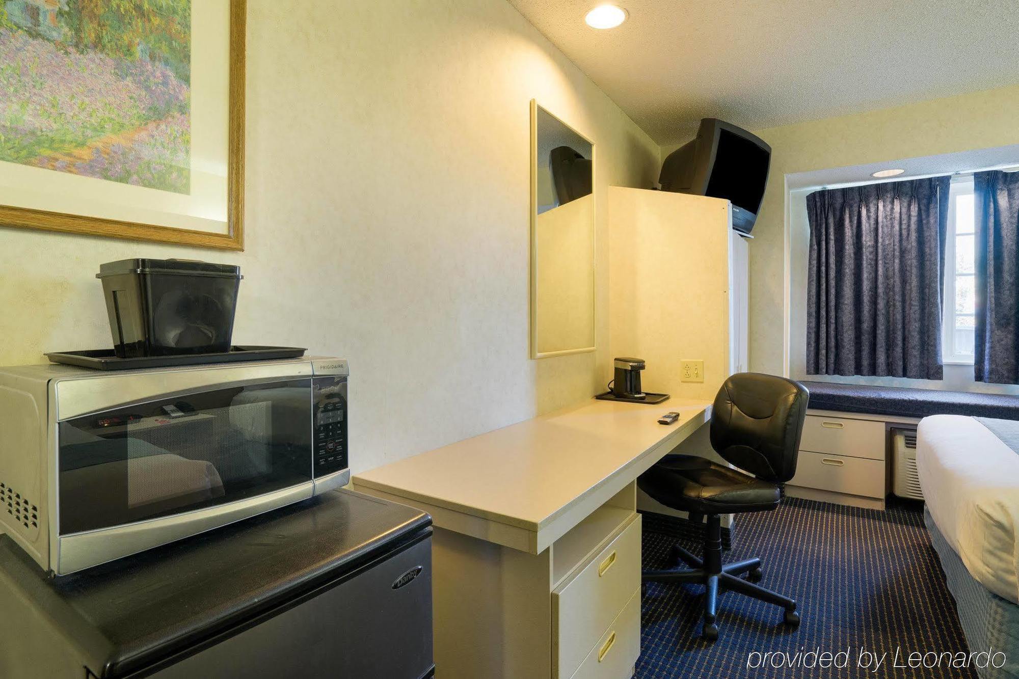 Microtel Inn & Suites By Wyndham Pittsburgh Airport Robinson Township Exterior foto