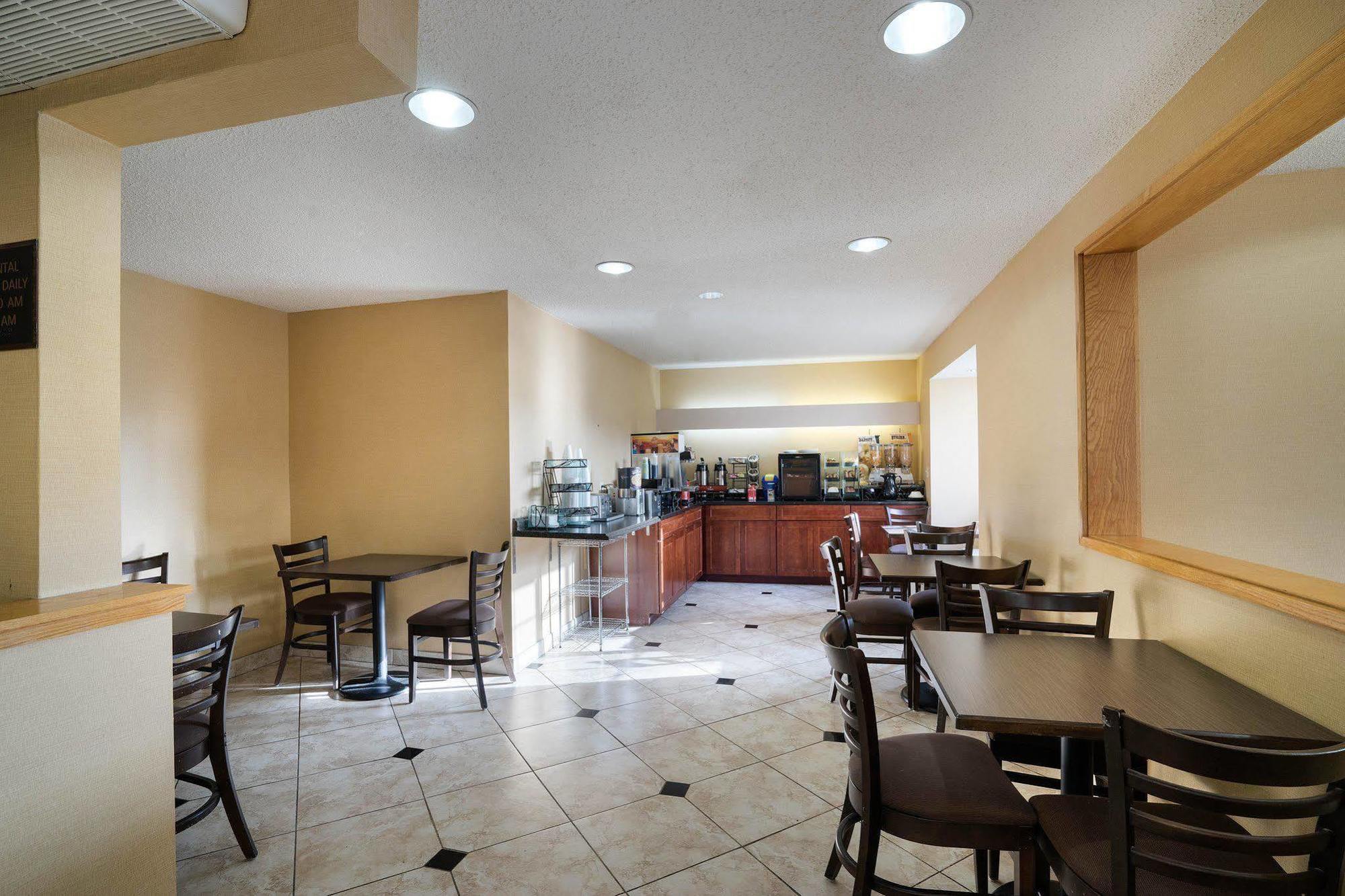 Microtel Inn & Suites By Wyndham Pittsburgh Airport Robinson Township Exterior foto