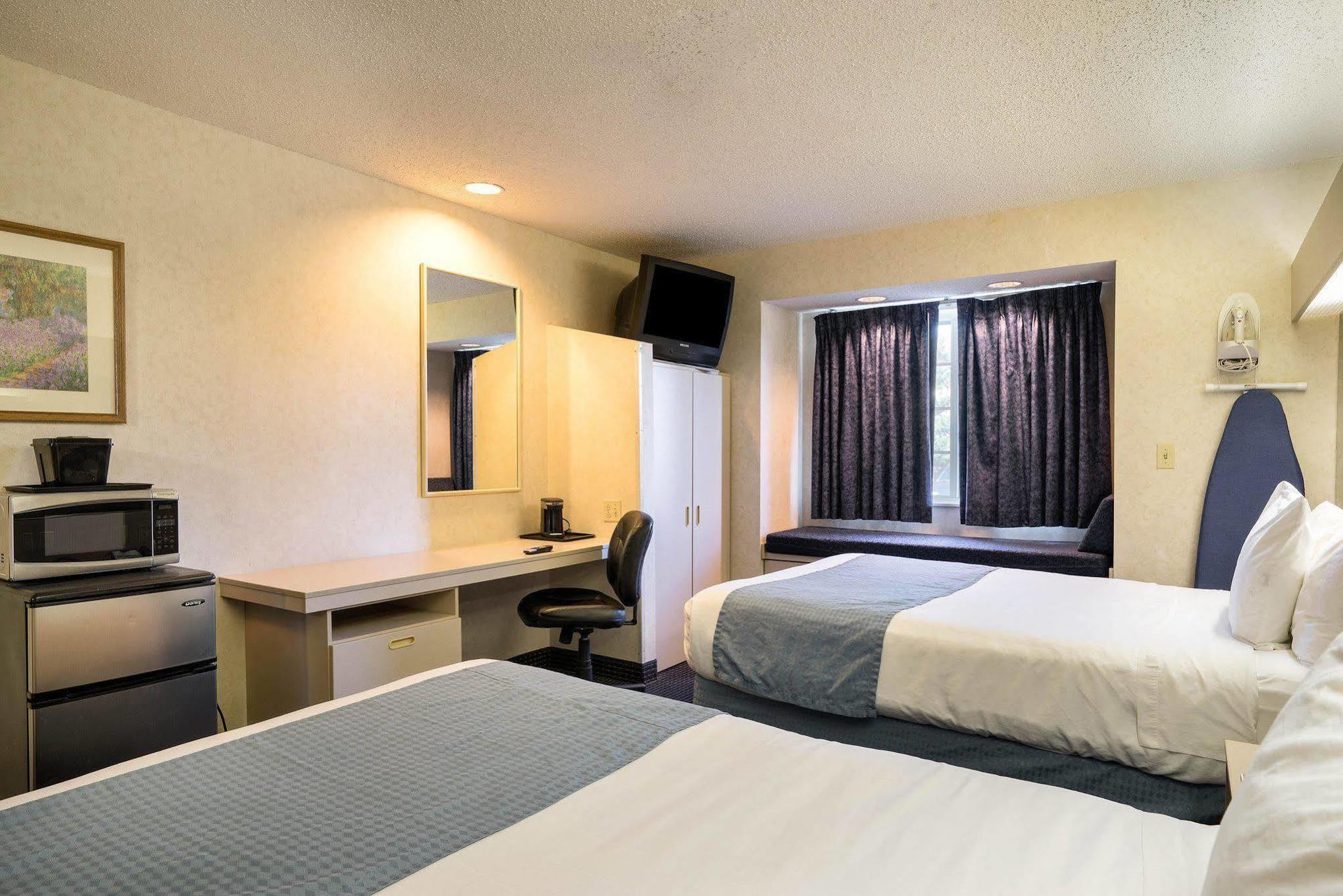 Microtel Inn & Suites By Wyndham Pittsburgh Airport Robinson Township Exterior foto