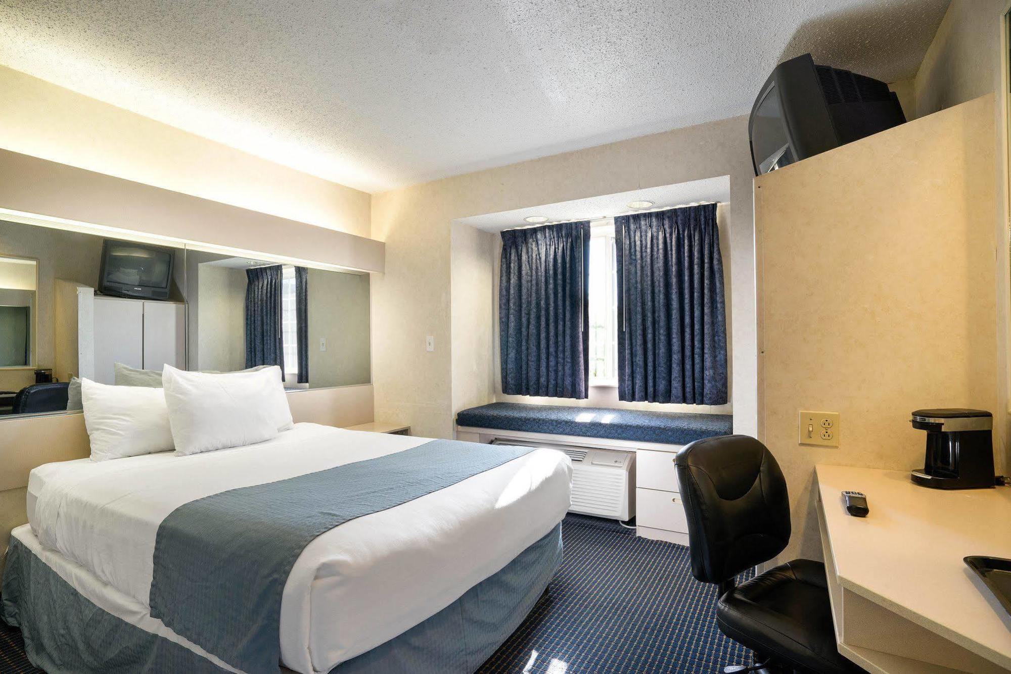 Microtel Inn & Suites By Wyndham Pittsburgh Airport Robinson Township Exterior foto