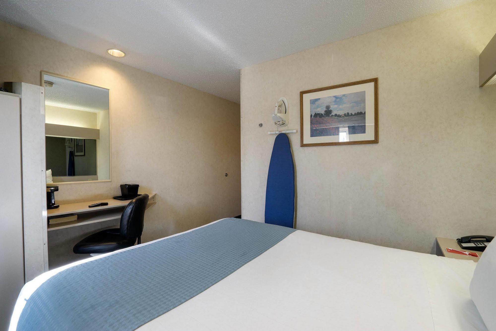 Microtel Inn & Suites By Wyndham Pittsburgh Airport Robinson Township Exterior foto