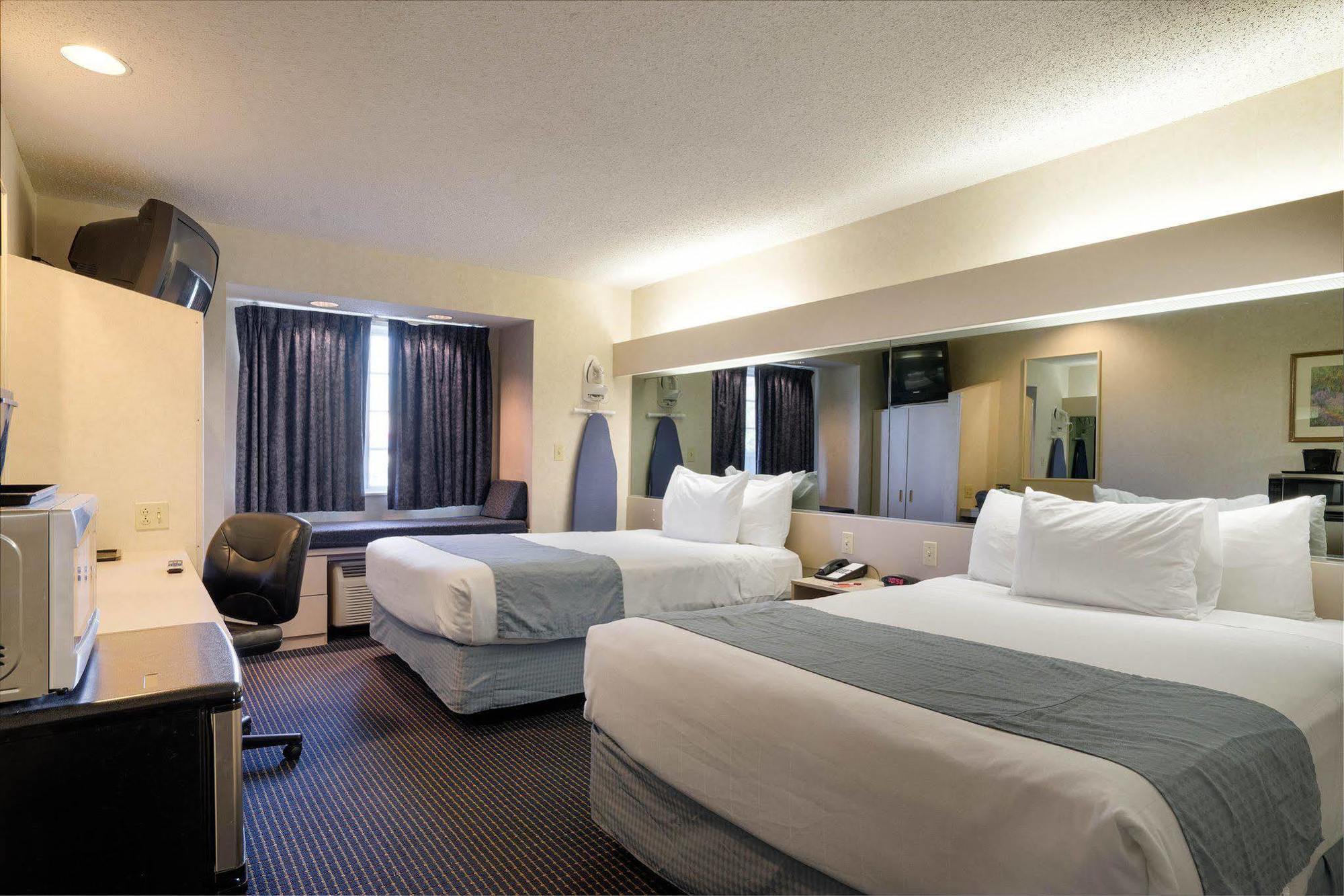 Microtel Inn & Suites By Wyndham Pittsburgh Airport Robinson Township Exterior foto