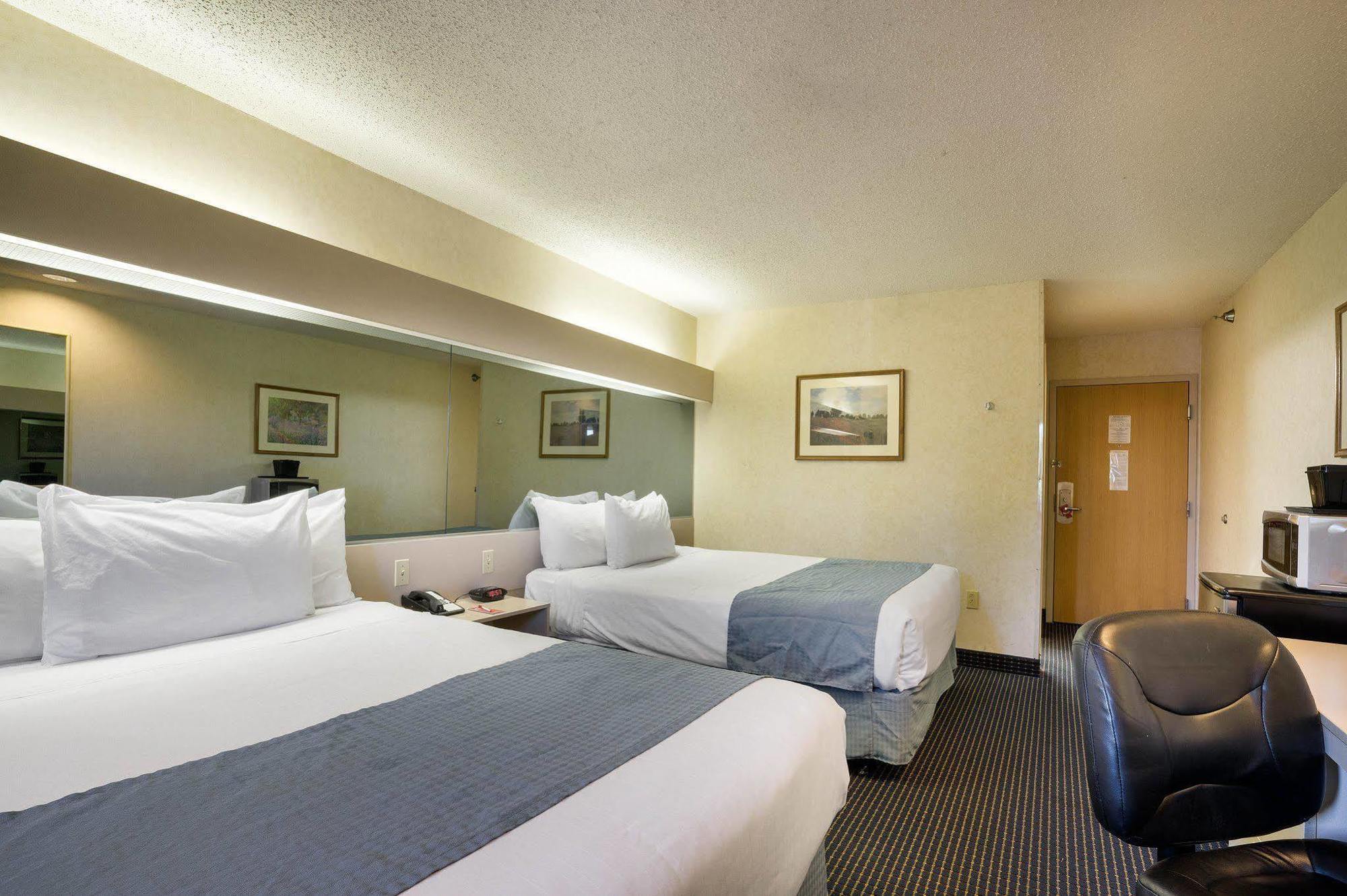 Microtel Inn & Suites By Wyndham Pittsburgh Airport Robinson Township Exterior foto