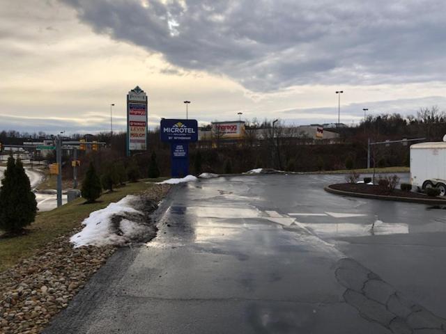 Microtel Inn & Suites By Wyndham Pittsburgh Airport Robinson Township Exterior foto